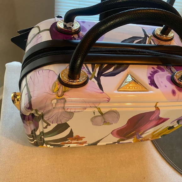 Floral Hard Shell Suitcase 🌸 - Picture 5 of 10